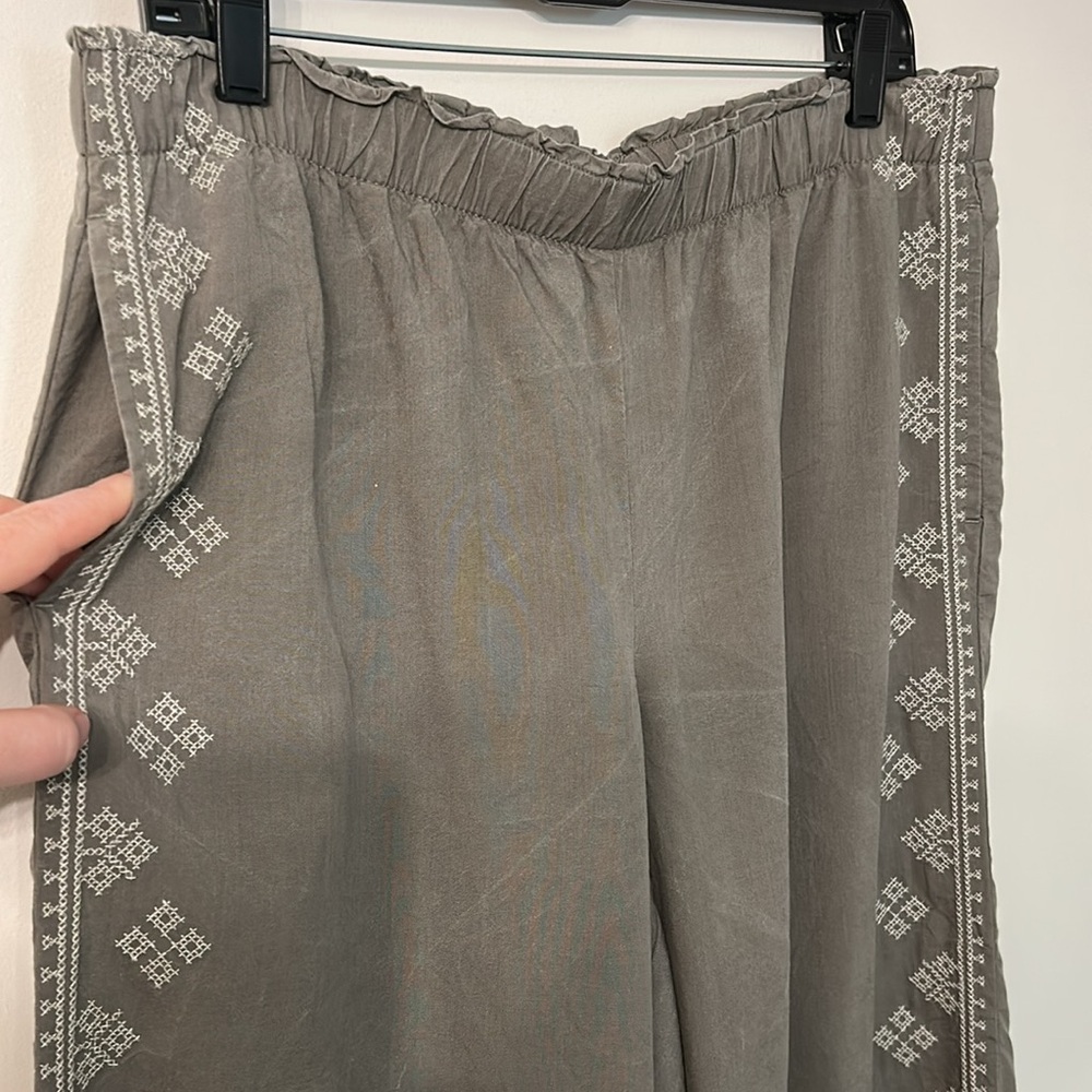 PUREJILL Embroidered Crop Wideleg Pants - Picture 3 of 6